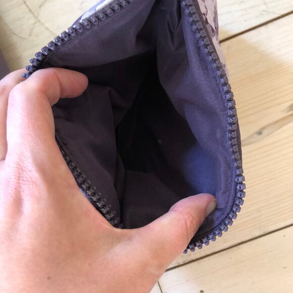 Cynthia Rowley EUC Women's Large Quilted Purple Floral Camo Weekender Bag - Picture 13 of 14